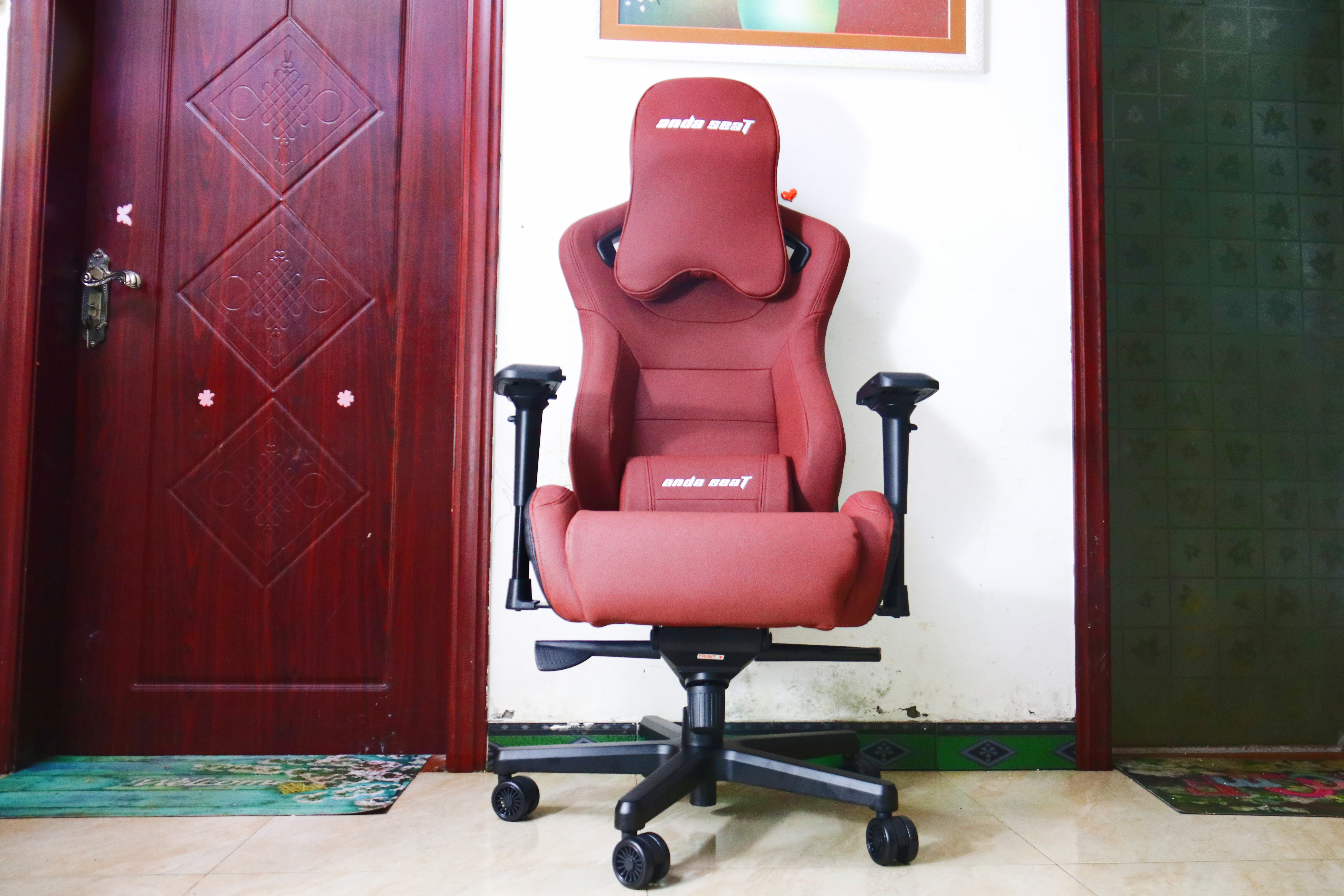 玩的不仅是游戏，午间小憩也适合：安德斯特赤焰王座电竞椅实测