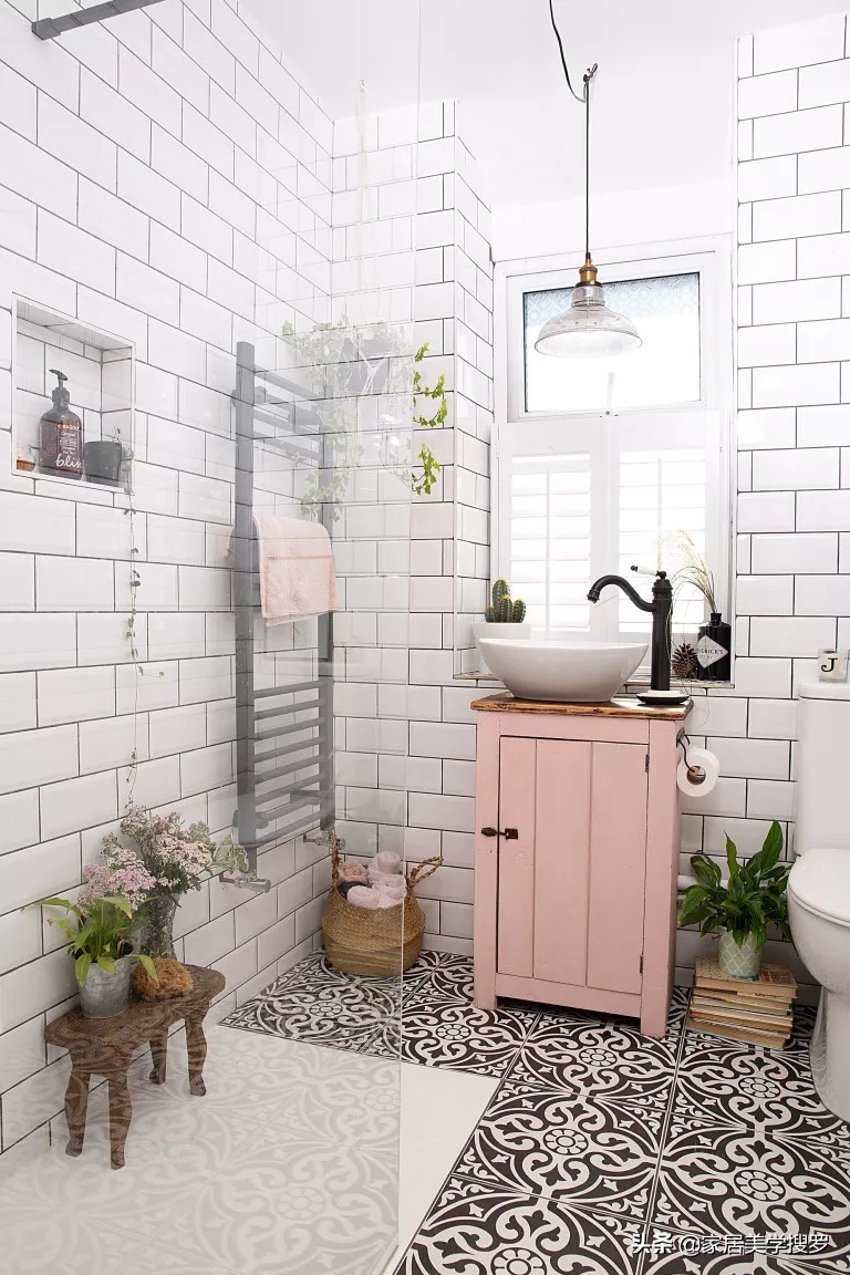 梦幻般的步入式淋浴房设计，为浴室增添些许奢华