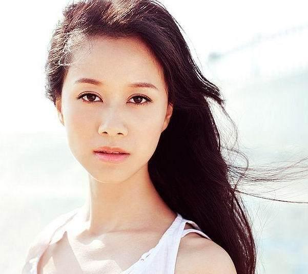 曾经的内衣女王，如今沦落为妈妈专业户，42岁中