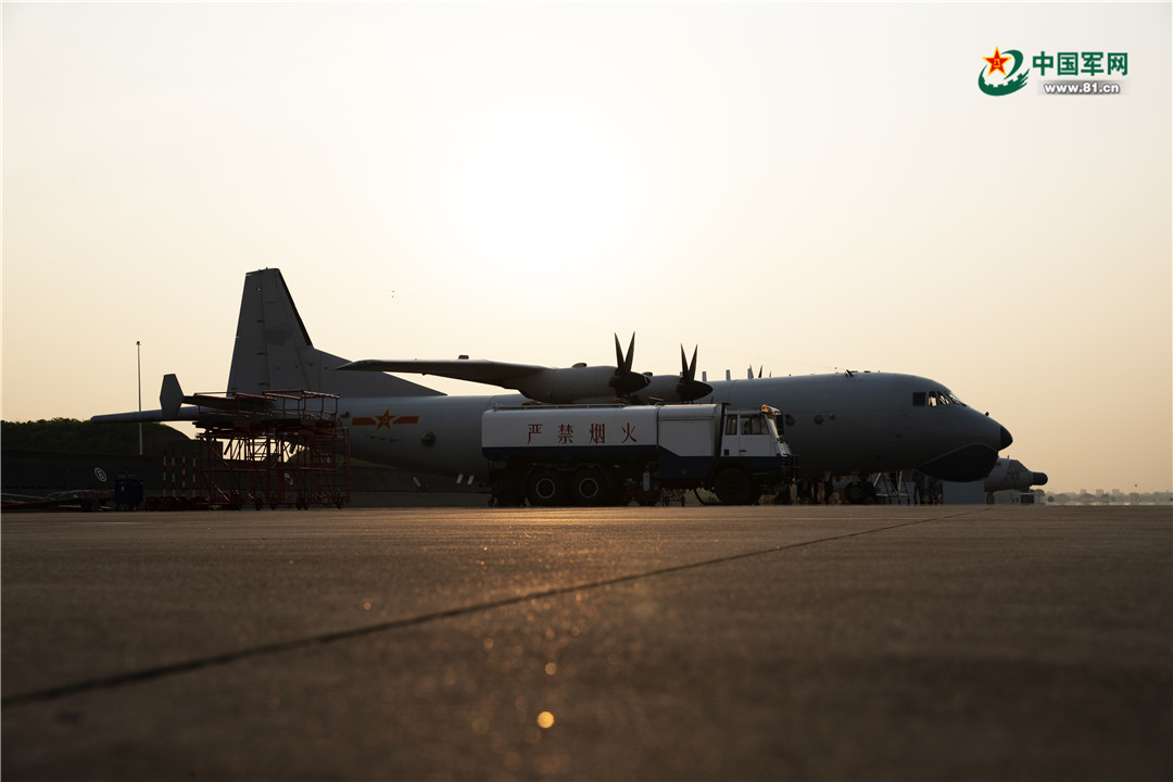 人民海军新“捕鱼大队”亮钢叉，专捕大黑鱼！未来需要200架