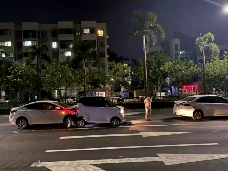 宏光mini十一月銷量破三萬 車禍現場看看它真正的質量如何 侃車談人 Mdeditor