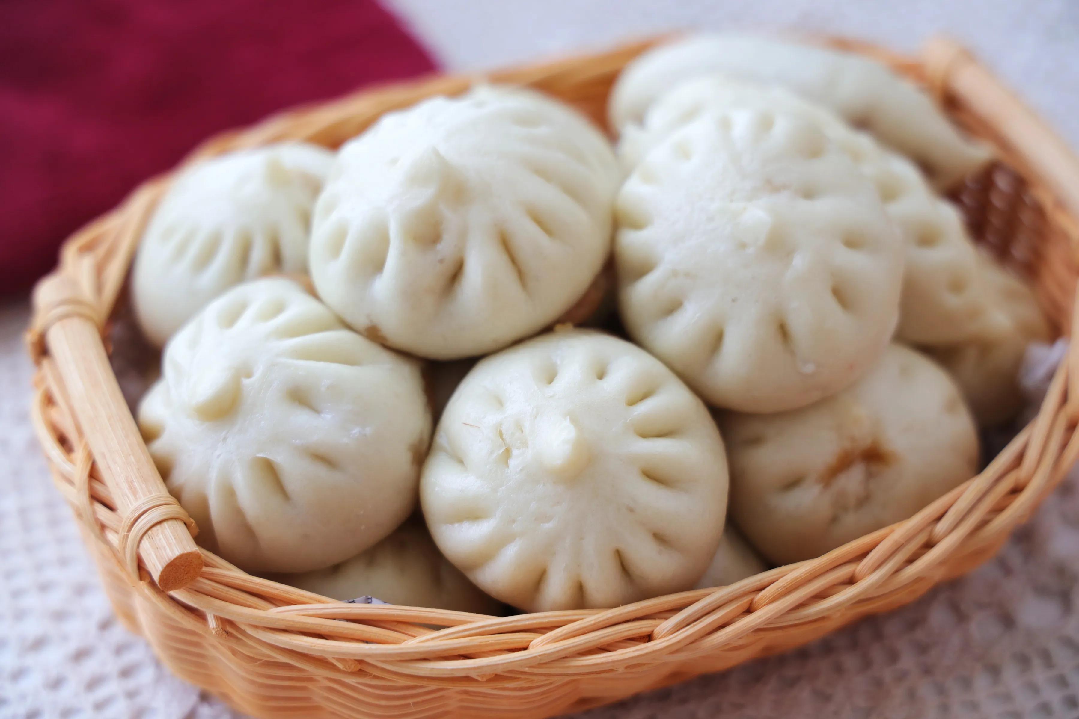 孩子要吃包子，一口氣在家做了20多個，個個鬆軟流湯汁，太好吃了