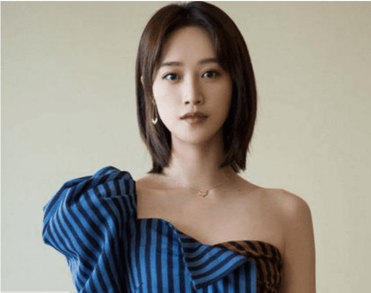 蓝盈莹早年的照片曝光，在那个没有滤镜的年代