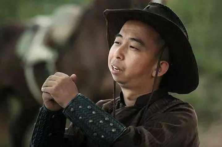 巨兴茂的心酸成名史，靠“扮丑”出名，从配角