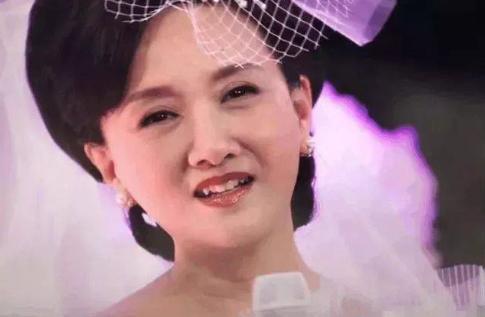 张国立因儿子吸毒，被推到风口浪尖，妻子邓婕