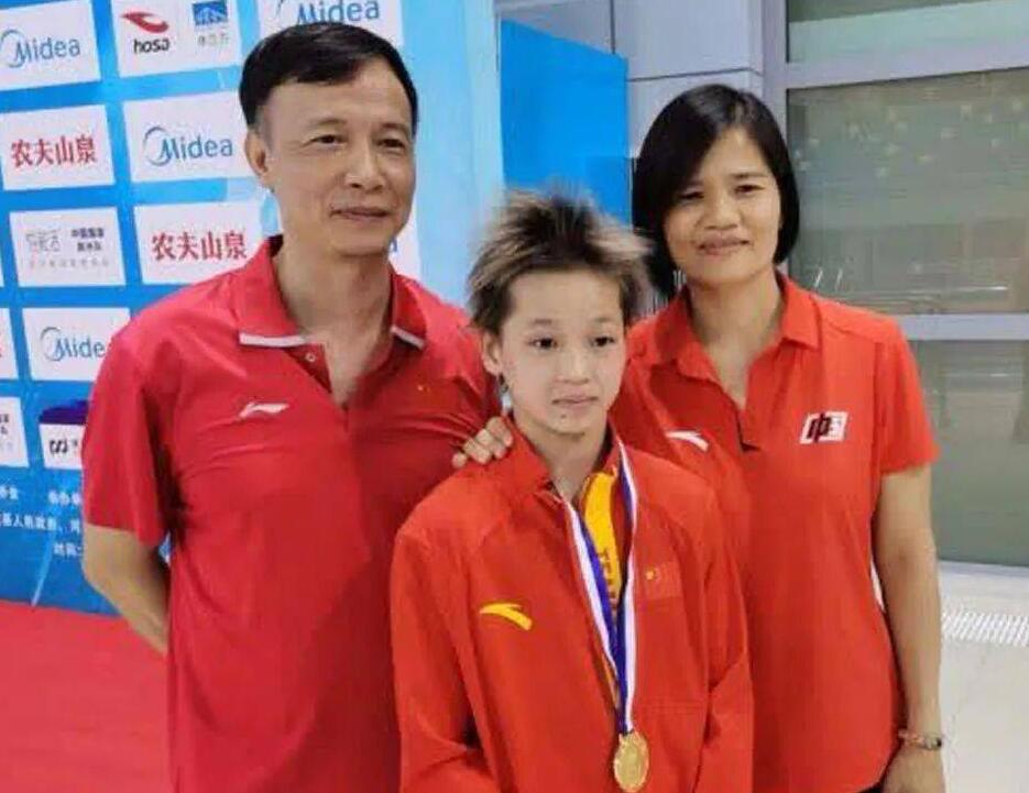全红婵受热捧影响多大？恩师调侃：你以为她傻？小卖部变超市了