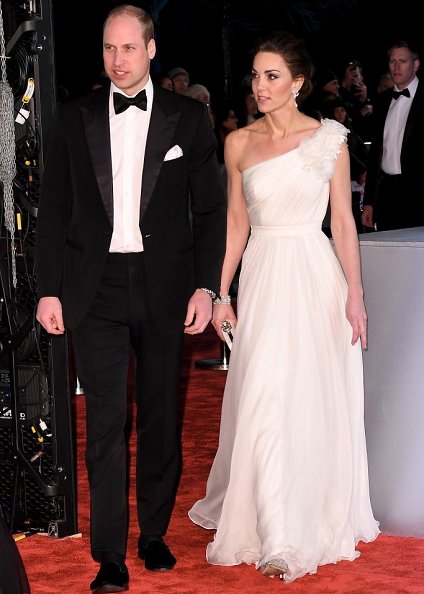 英国电影学院颁奖礼凯特白礼服配戴妃耳环美炸，大魔王也甘拜下风