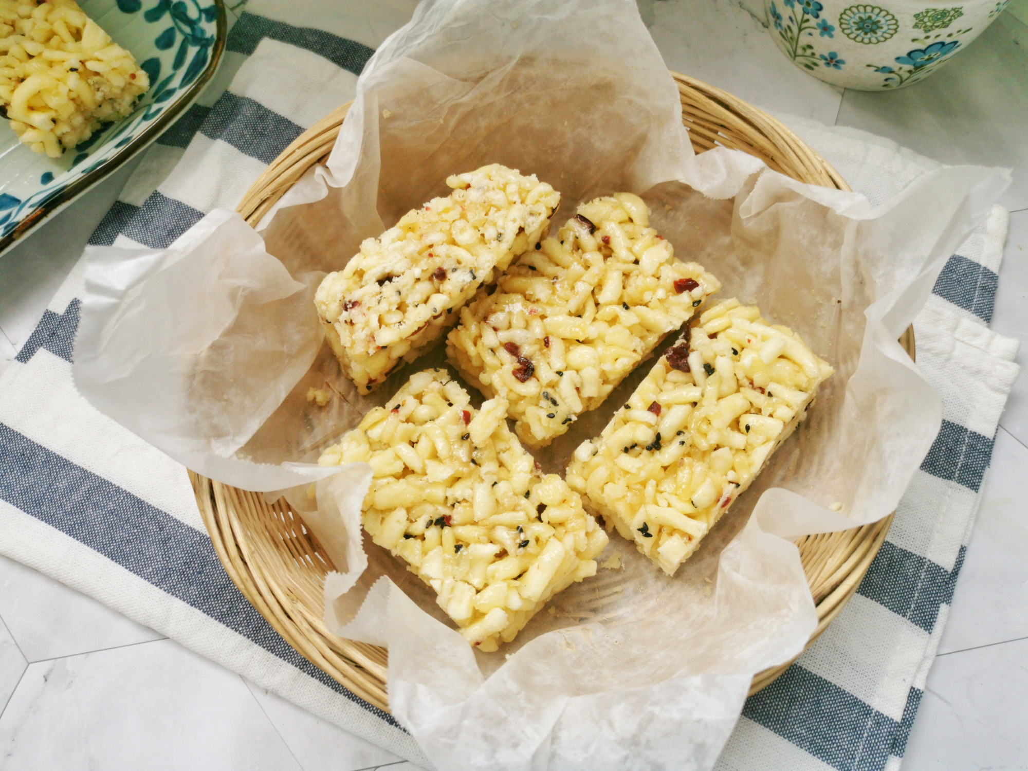 1碗面粉，3个鸡蛋，在家也能做沙琪玛，香甜绵软，没有添加剂