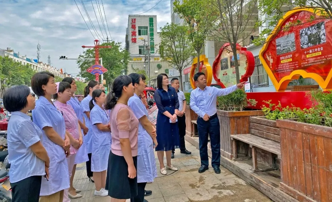 大荔县妇幼保健院打造百年党史文化学习长廊