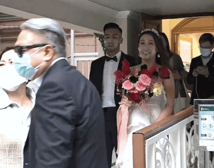 陳凱琳攜鄭嘉穎出席弟弟婚禮，姐弟長相引熱議，曾澄清家族無混血