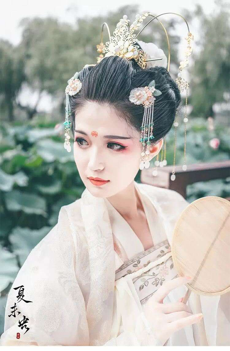 不了解古妆就画不出好看的汉服妆吗？这篇教你如何画出创新型妆容