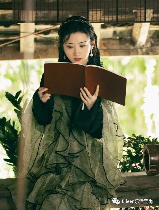 离开神秘背景,强捧不红的人间富贵花为什么反倒大火了?