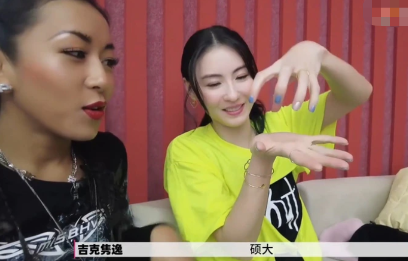 Wang Fei thanks thunderbolt sharp edge long-unseen with casing, emersion " the century pulls a hand " good sweetness, li Yapeng however conditions is dismal