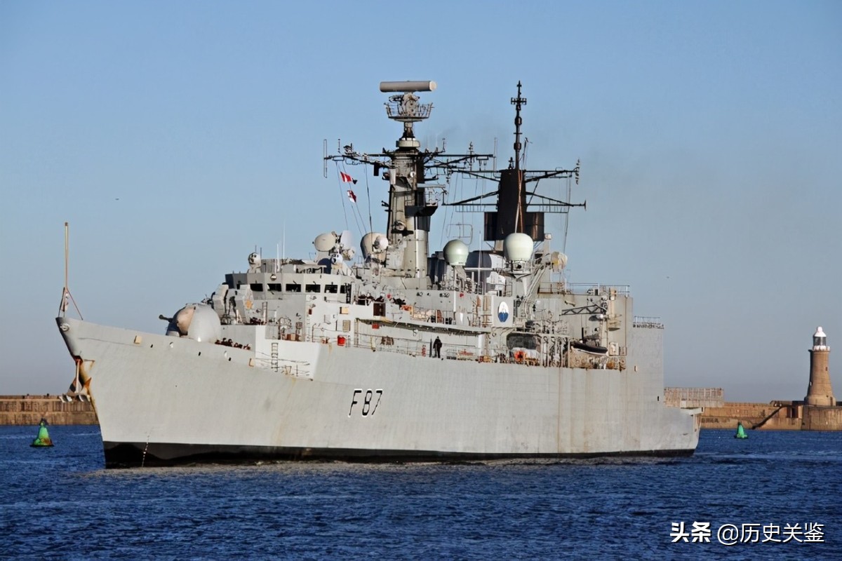 香港回归前夕，英军34艘军舰开赴南海，对峙三天三夜险起冲突
