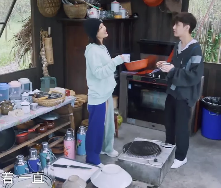 佩服杨紫这张嘴，《向往5》一句话让张艺兴尴尬，戳中他心底伤疤