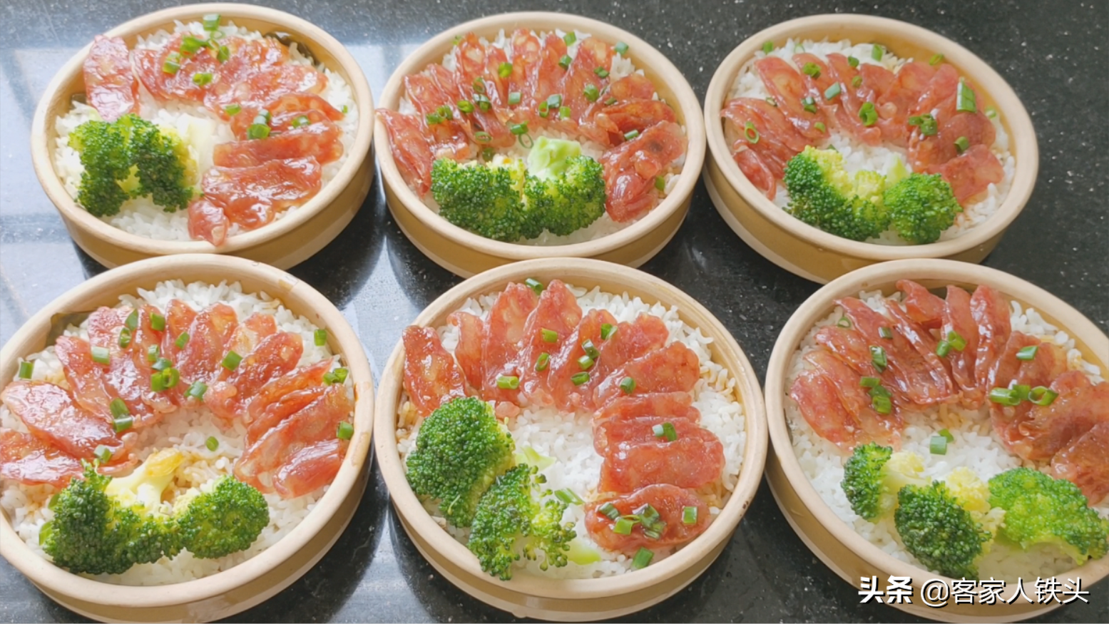 用6個缽子6片葉做孩子愛吃的飯，一開蓋撲鼻香，吃完還想吃一碗