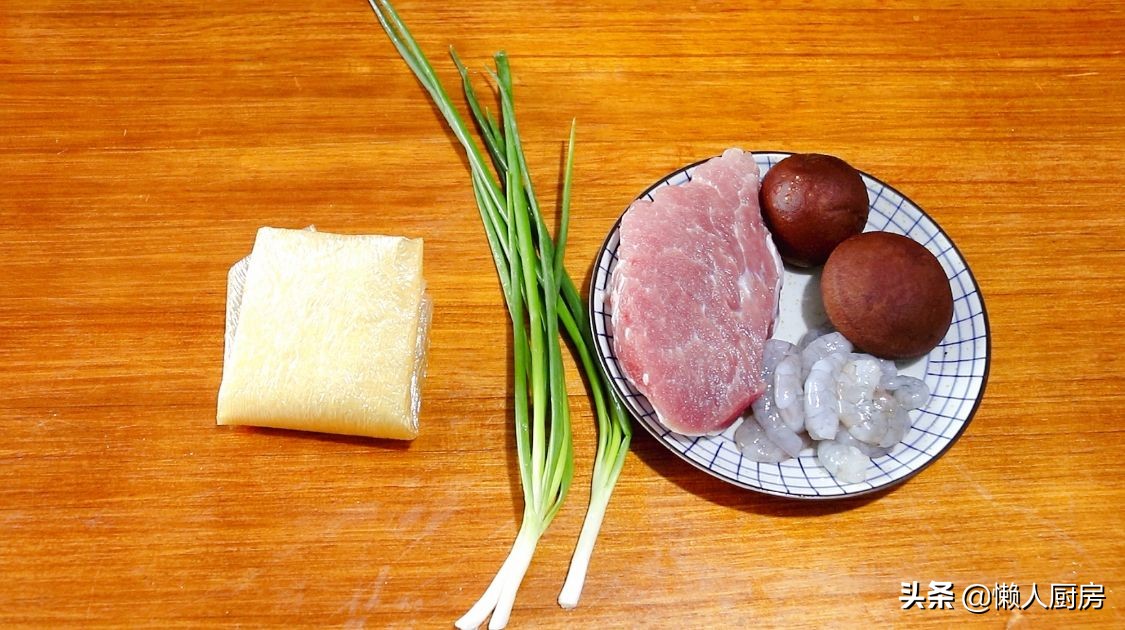 這是香煎豆腐皮蝦餅，鹹香可口，其它做法靠邊站