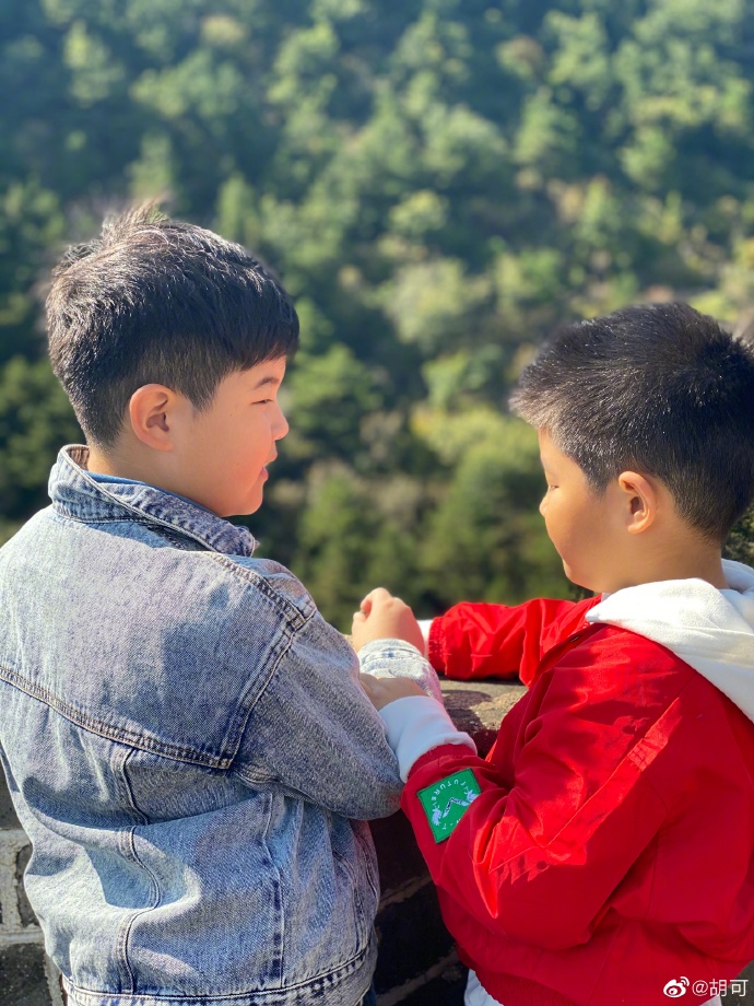 胡可曬安吉近照，學游泳，攀岩，跆拳道健身後，安吉終於瘦了