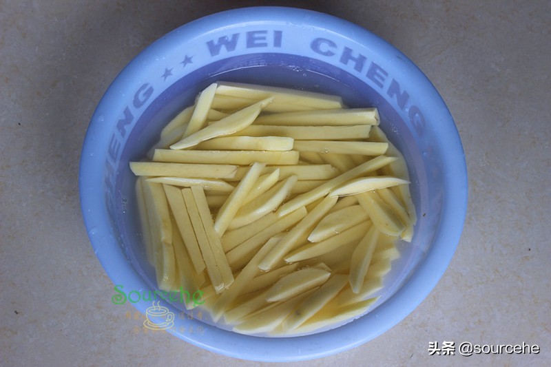 炸薯條多加一步，金黃酥脆，入口軟酥，比肯德基麥當勞好吃多了