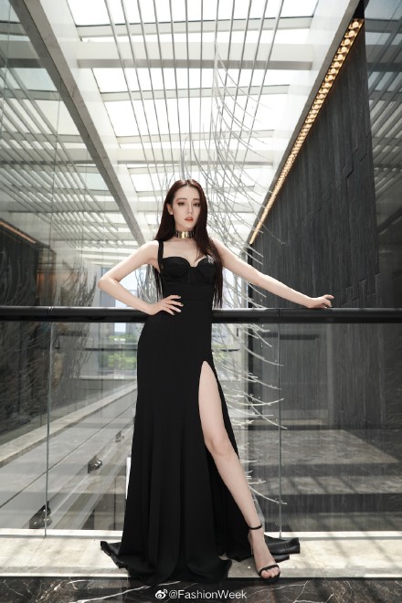 迪丽热巴又开始营销美貌了？她除了美貌还有什