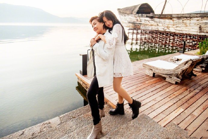 前央视主持人李静自曝现状，哭诉事业遇瓶颈险失业，工作餐太朴素