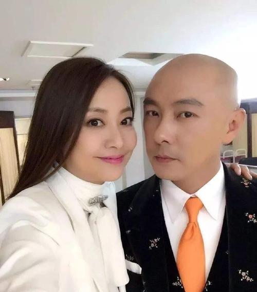 与妻子恩爱13年，55岁膝下无子的张卫健：我能给