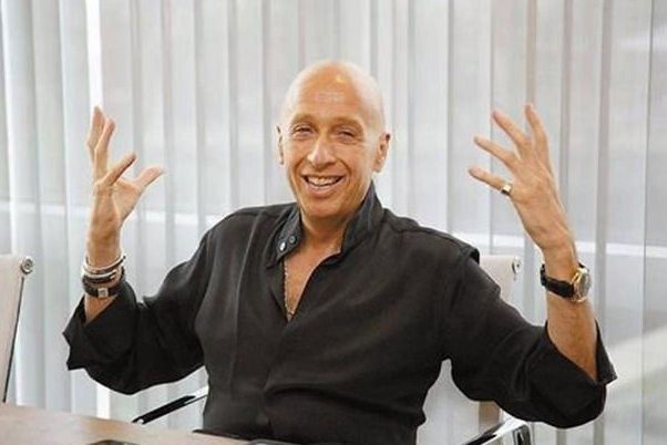 他放弃美国和加拿大国籍，富商带100亿家产，加