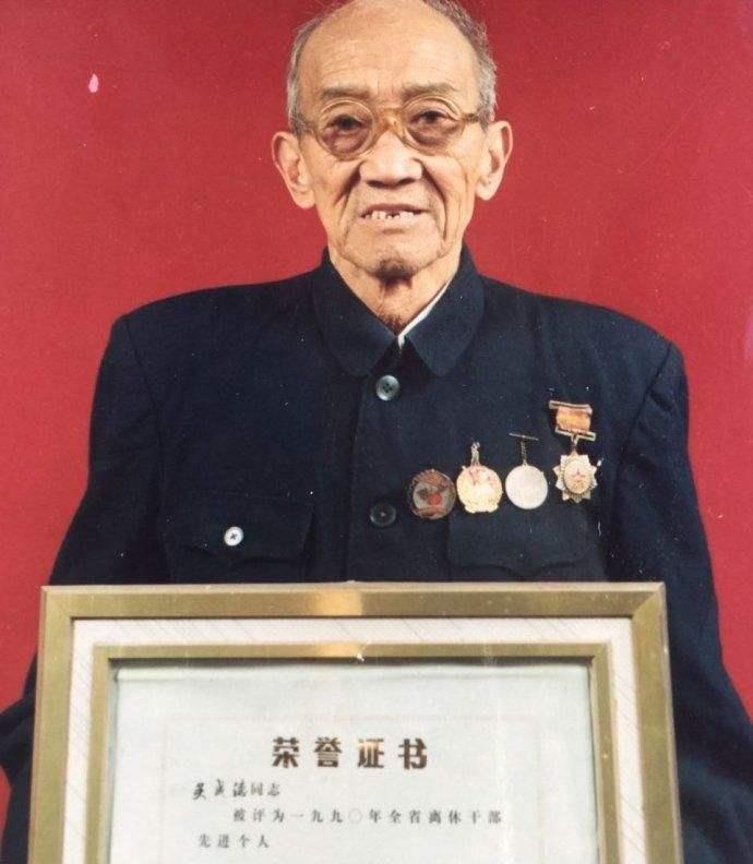 他是志愿军被俘最高将领，回国后下放到农场，真相大白后让人敬佩