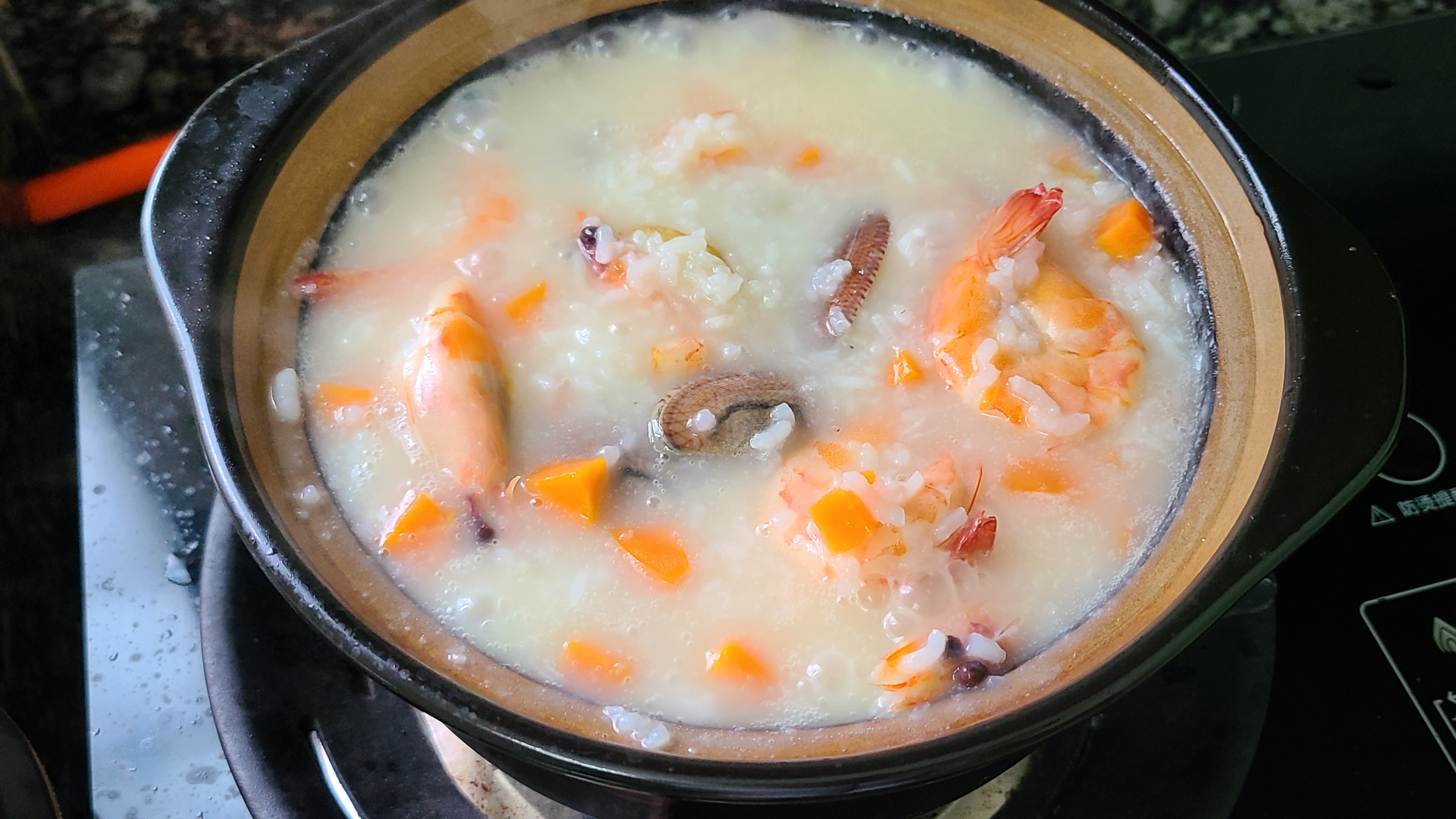 广东很好喝的海鲜粥，9分钟就能熬得又浓又稠，味道鲜美