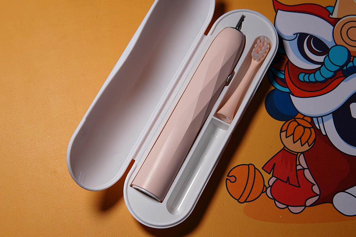 刷牙竟也有这么多学问，简评不伤牙的扉乐电动牙刷