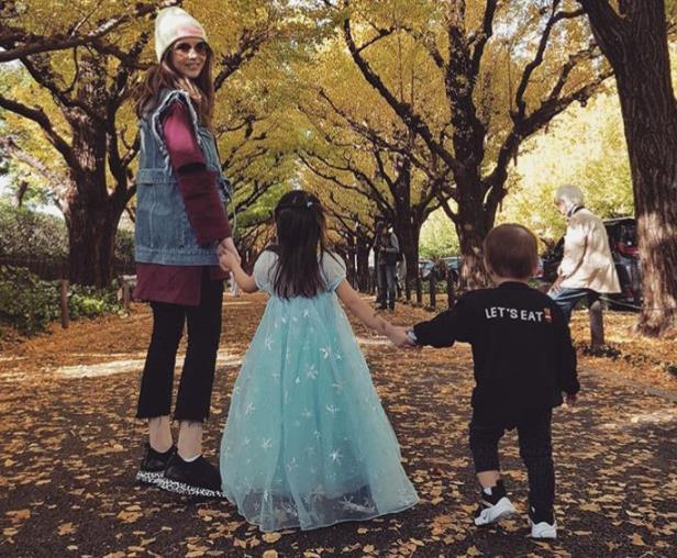 昆凌分享日常，生病時女兒幫按摩，需要老公周杰倫幫忙會發嗲撒嬌