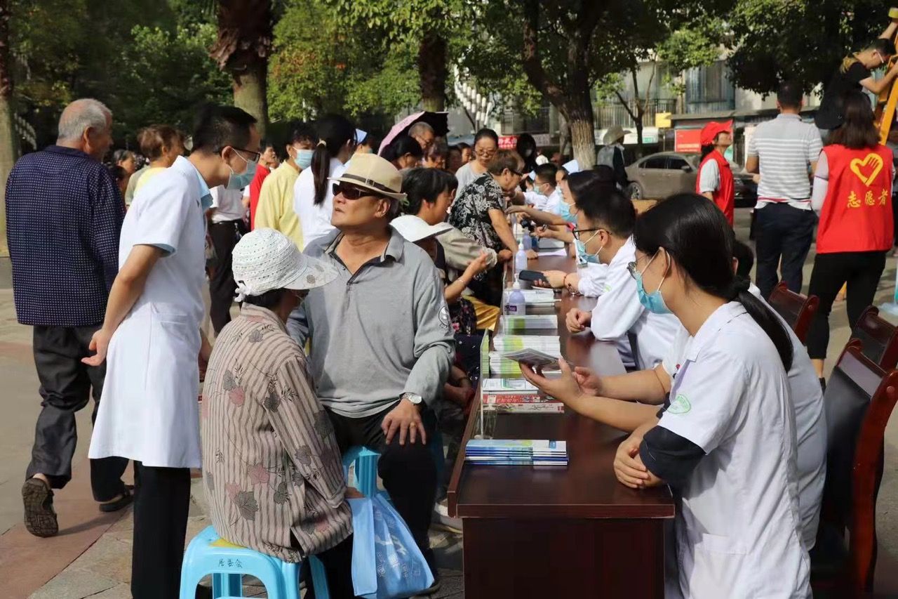 “远离癌症早预防，健康身心保国防”