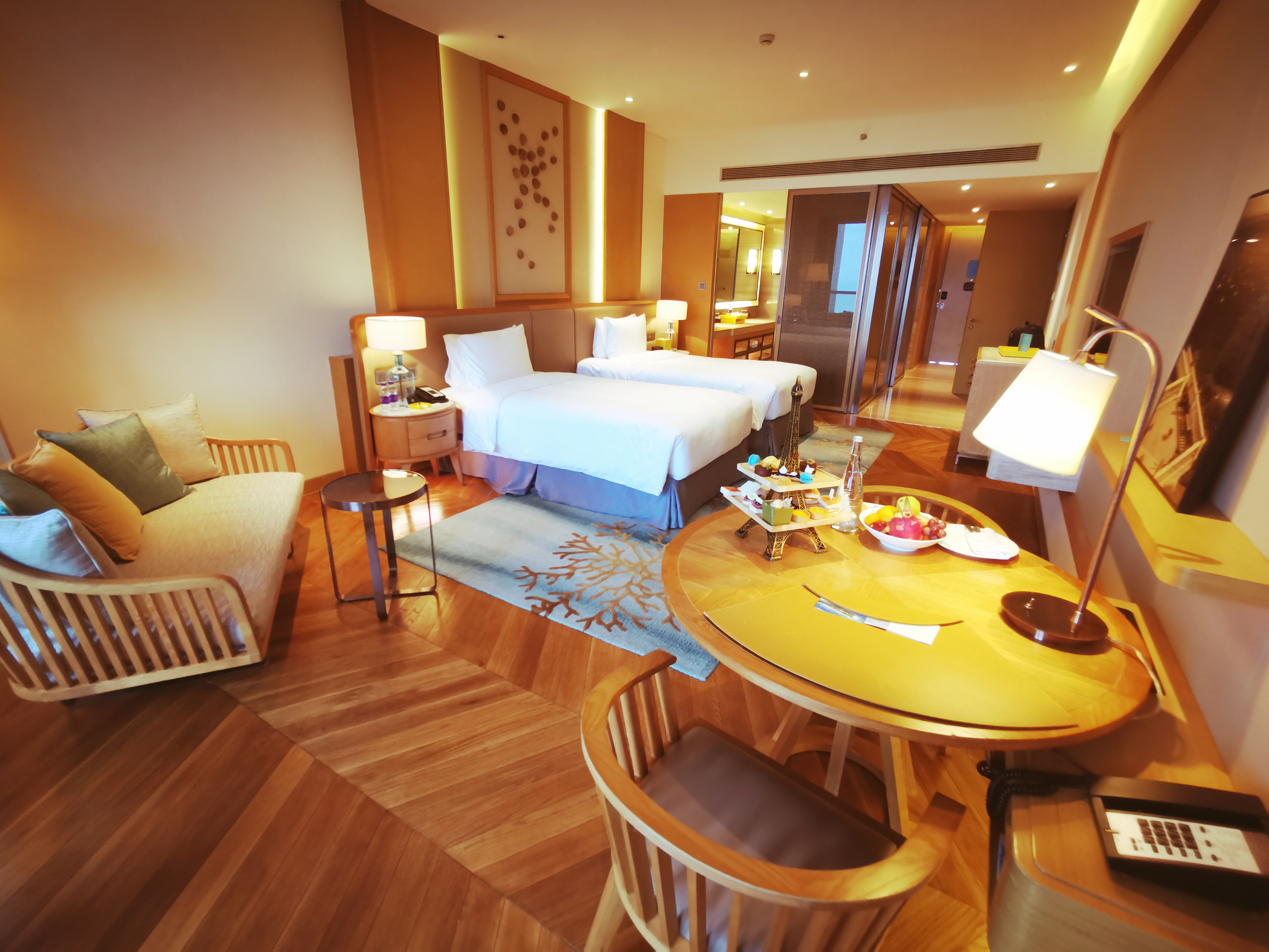 三亚旅行，海棠湾藏着的法兰西秘境，享受悠闲慢生活