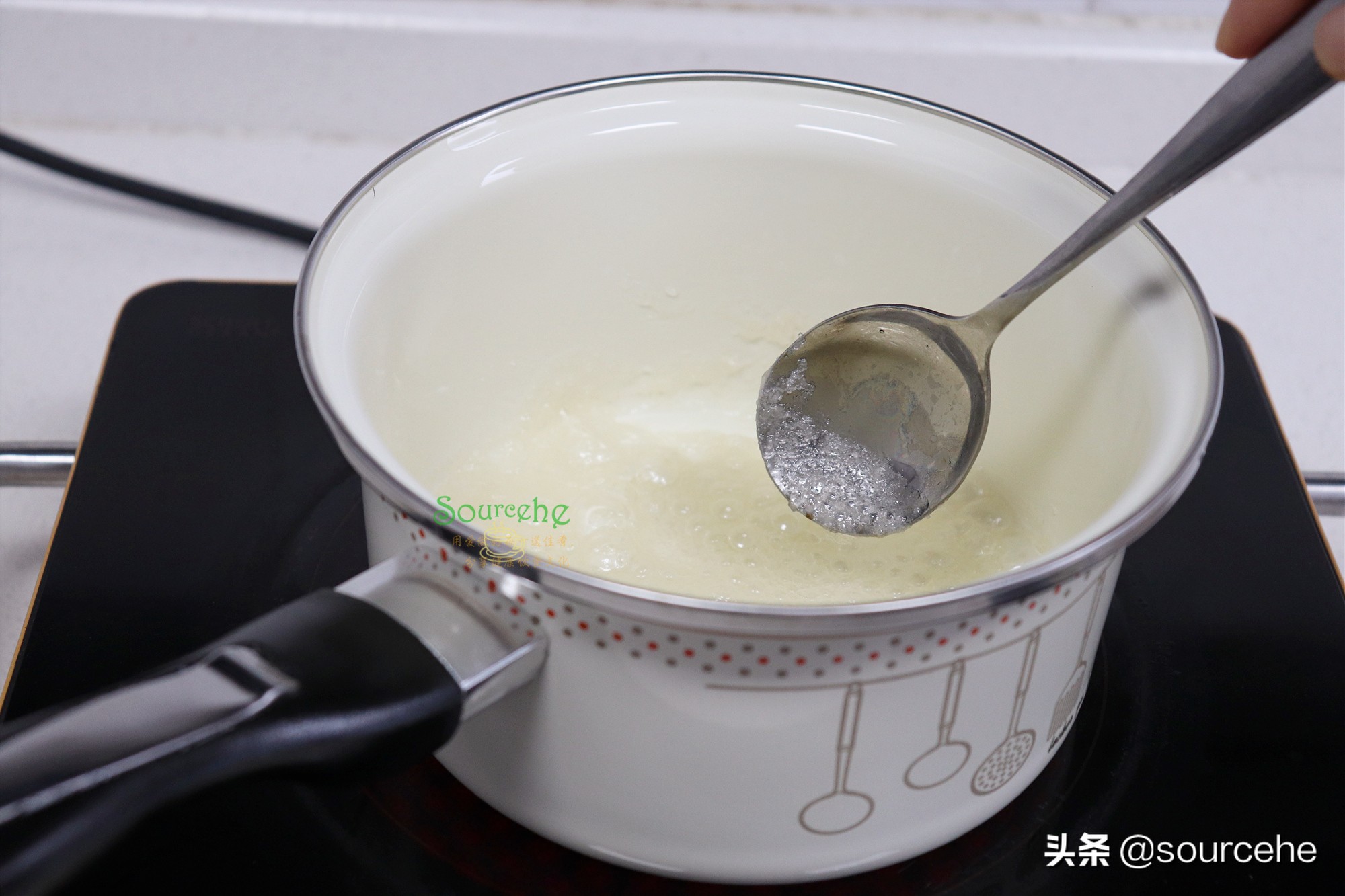 天气热，想喝奶茶不用买，在家做很简单，零添加，健康又好喝