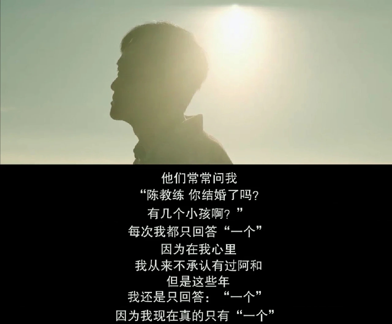 小儿子伤人入狱，大儿子跳楼自杀，这部电影里