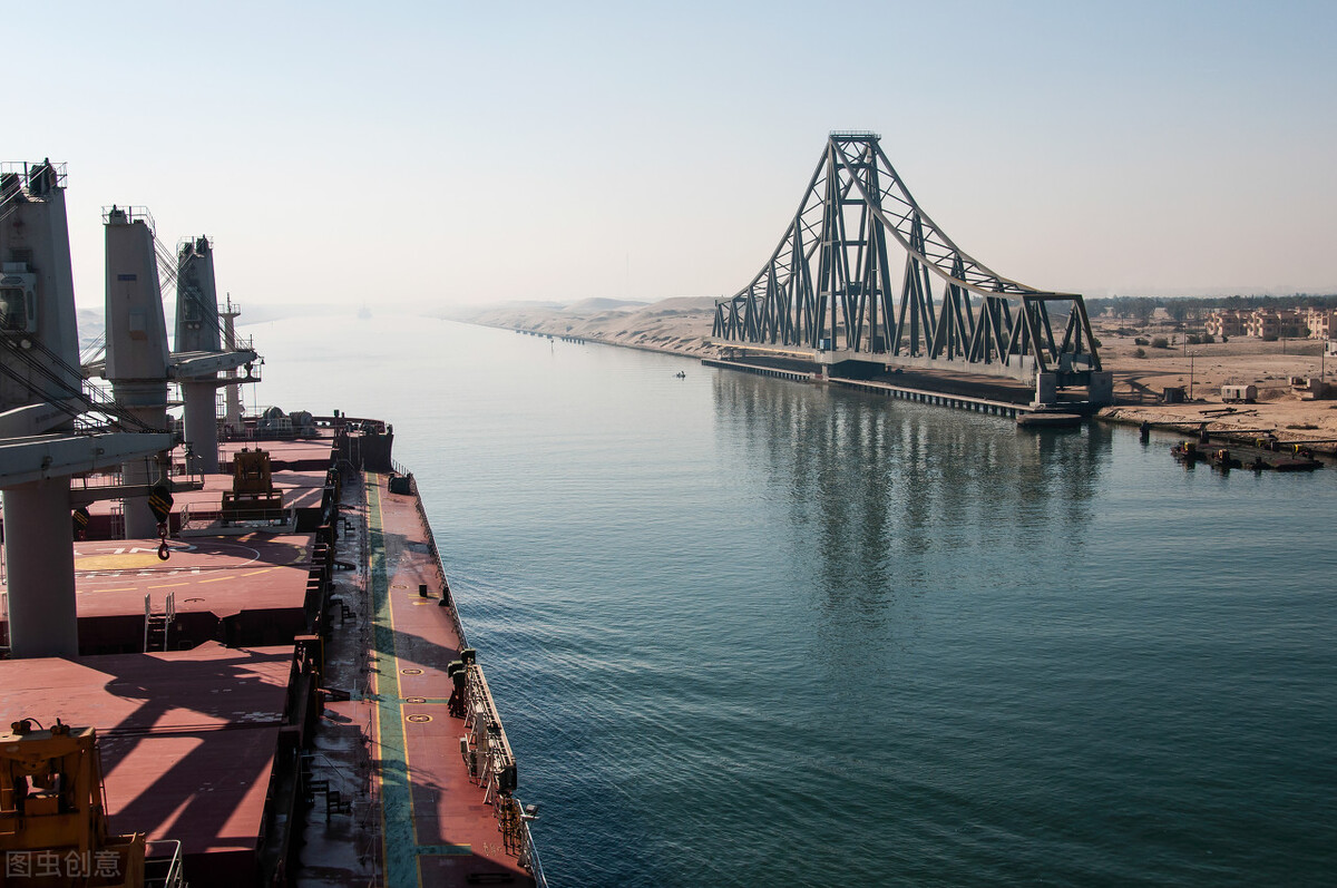 蘇伊士運河通航這麽多年，經常性擁堵，為什麽不再次挖深、挖寬？