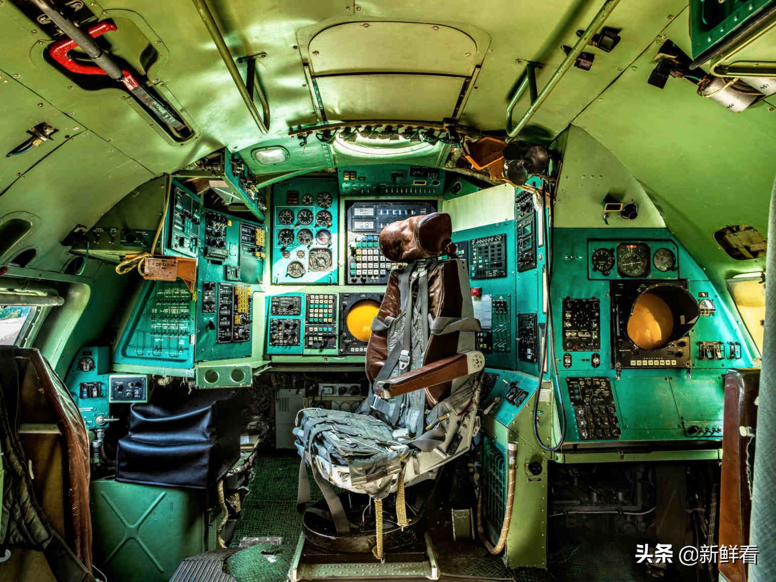 苏联空军的驾驶舱和投弹舱，难以熟练掌握的控