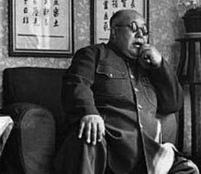 宁夏“土皇帝”：带着7.5吨黄金出逃美国，晚年：我想回国