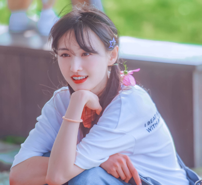 郑爽终于出席庭审，黑衣黑裤一脸严肃，我却关