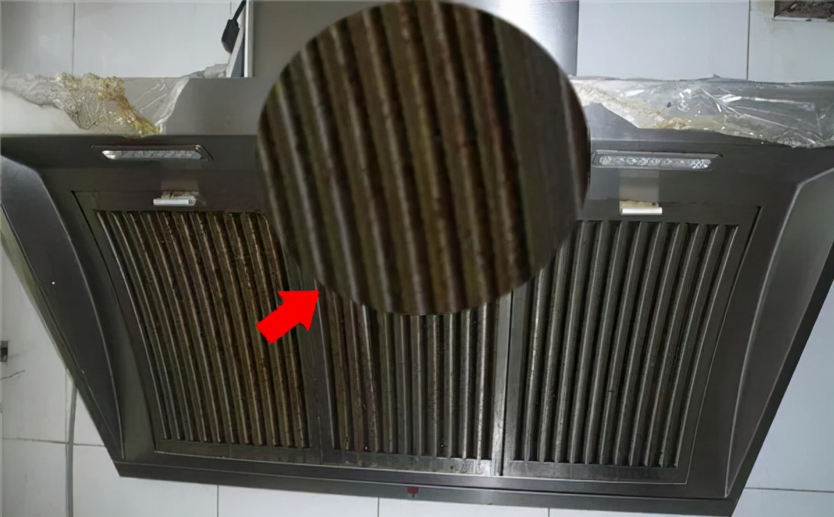 Should I close the doors and windows when using the range hood?Many