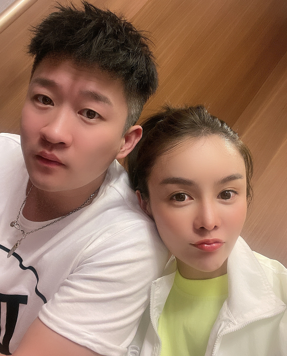 曹云金官宣新恋情：你可以劝她分手，但是别骂