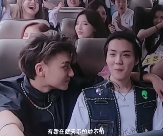 《创3》学员外出表演，黄子韬、鹿晗当“老爸”