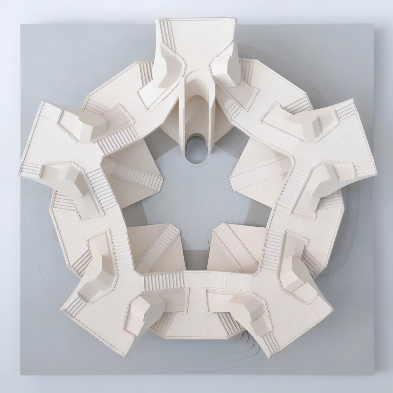 网红建筑沦为"自杀圣地"后被无限期关停