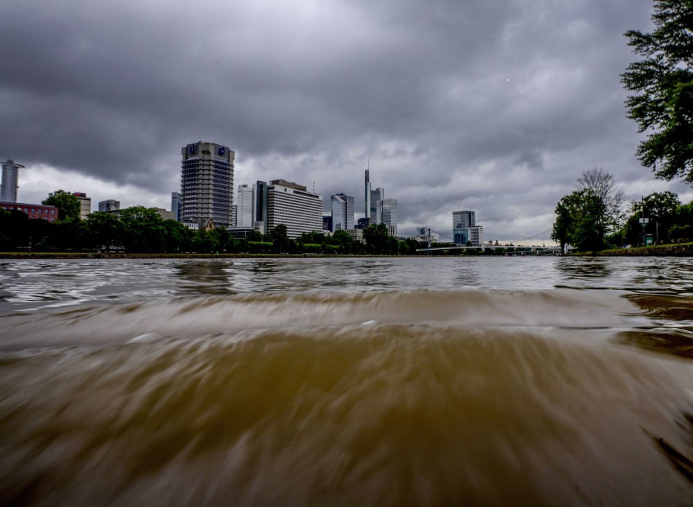 一场大雨让西方世界露了底！德国1300人失踪，默克尔开启紧急救援