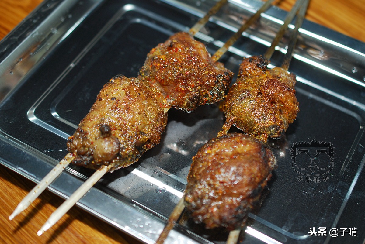 烤羊腰子(15元的烤羊腰是男人的加油站,吃一两串足够了,吃多了怕睡不