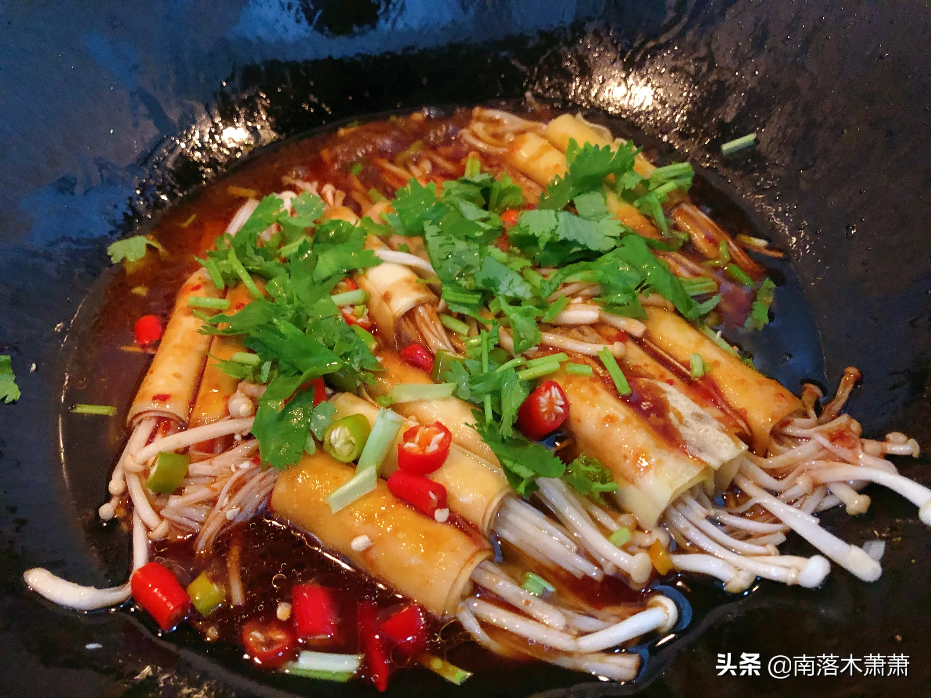 Enoki mushroom and dried tofu are a hundred times more delicious than fried and grilled, especially the thick sauce