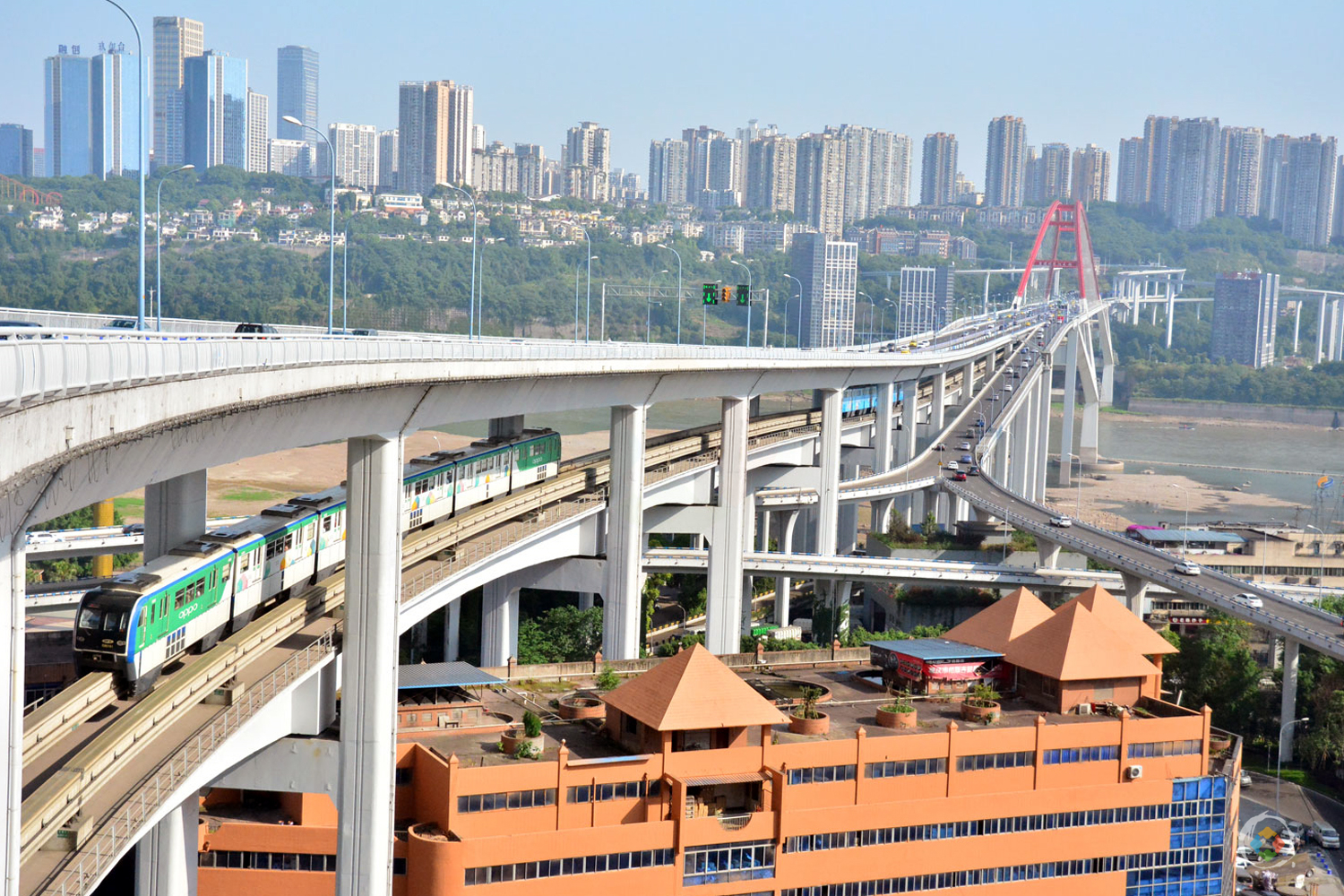 重庆城的日新月异，直辖23年之后，一直在变，却又一直没变