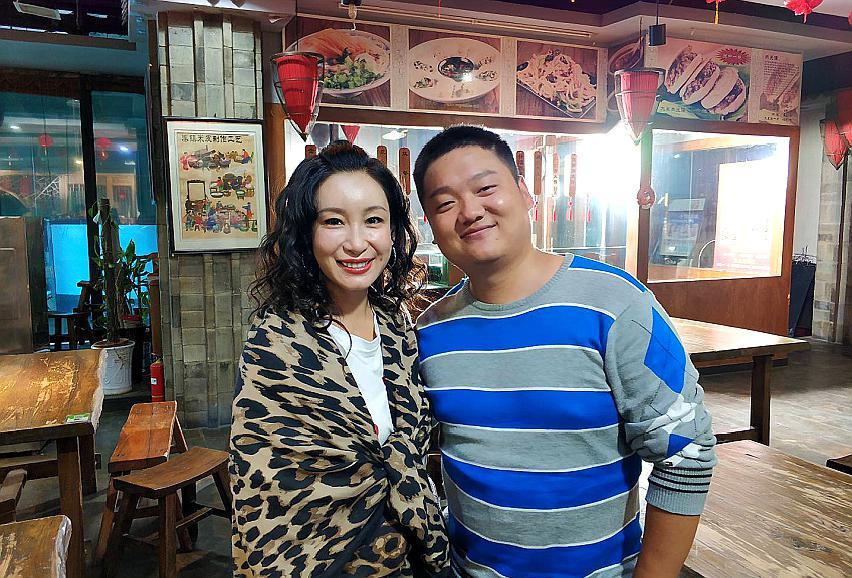 《装台》42岁秦海璐与90后男孩演情侣，这样的爱