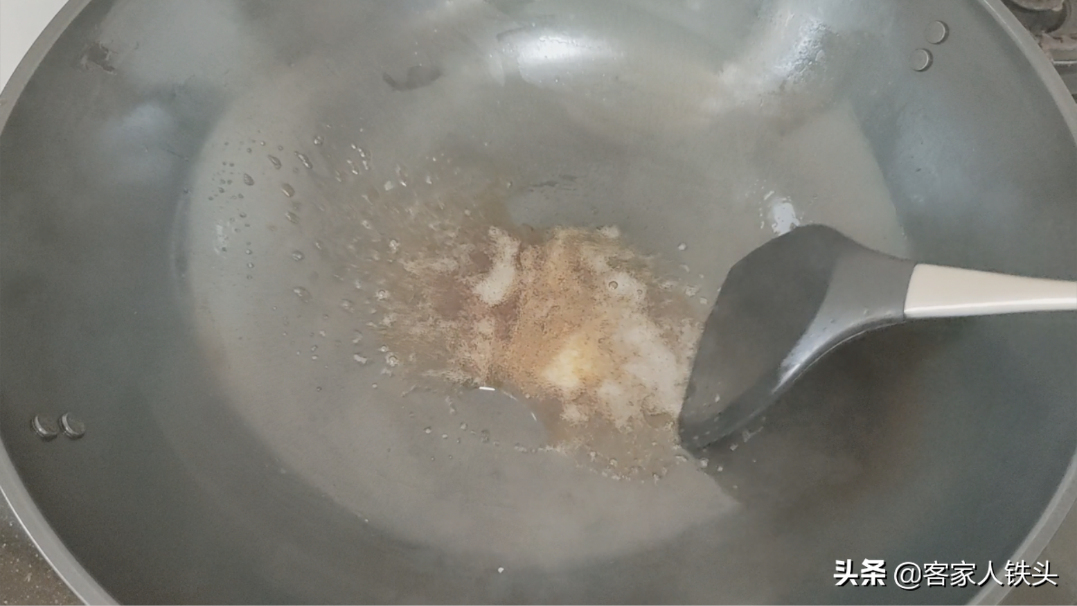 中秋节待客，试试鸭肉一个特色做法，传统味道酱香十足，漂亮好吃