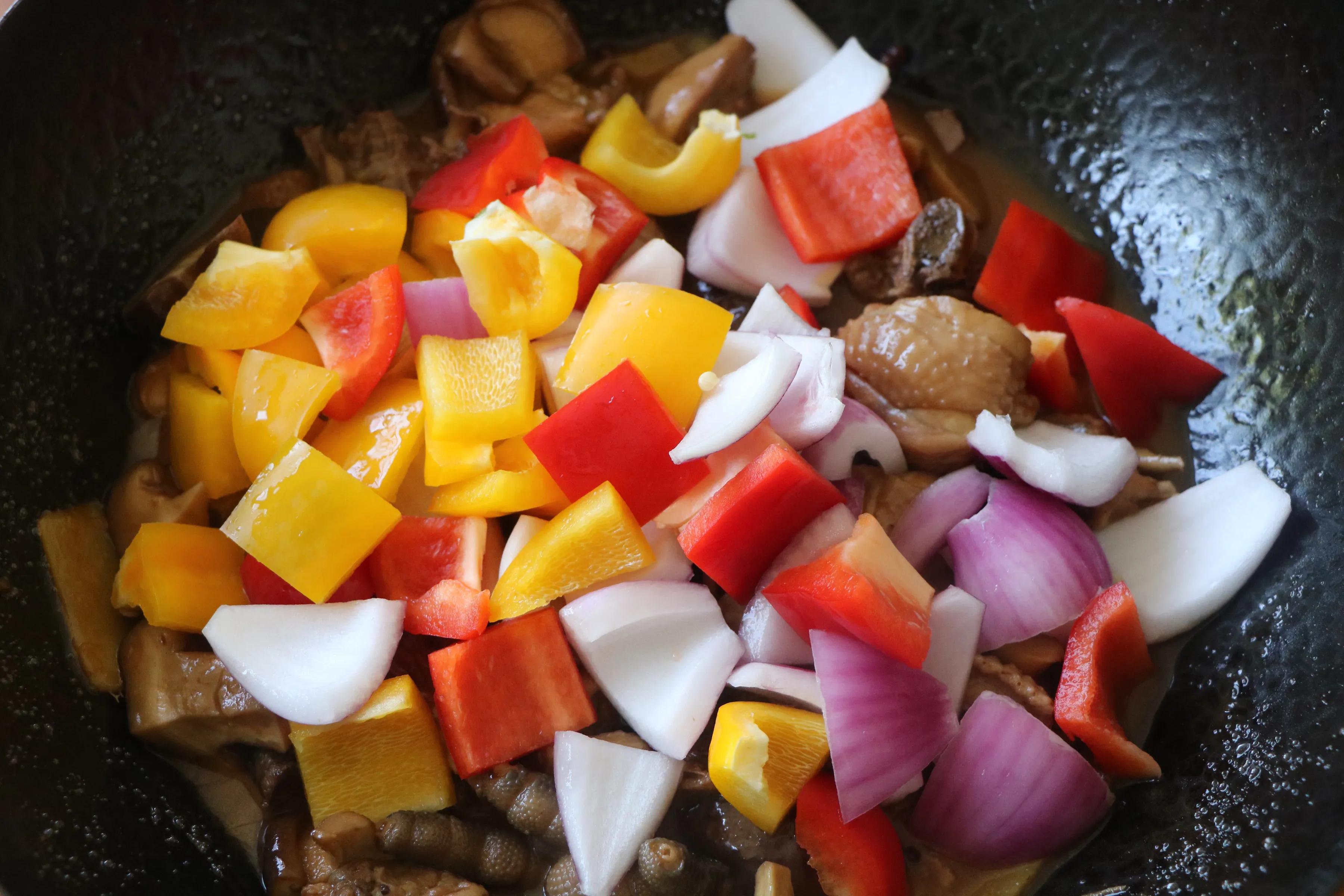 夏天没食欲，赶紧试试这道菜，汤汁鲜美，有菜有肉，味道好极了